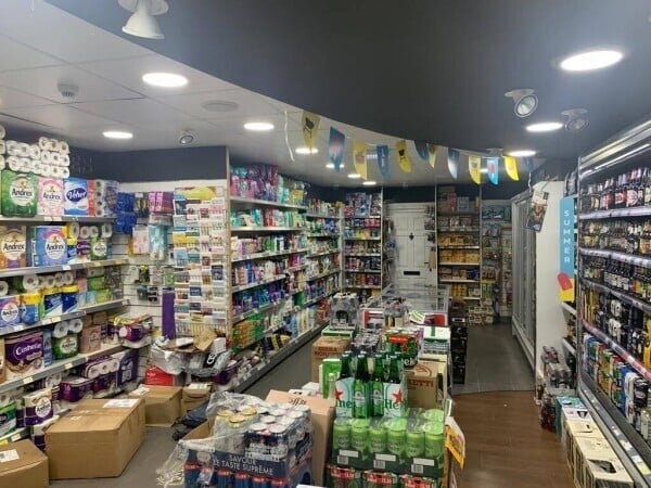 RESIDENTIAL VILLAGE SHOP IN GUILDFORD. HIGH PROFIT MARGIN, POTENTIAL TO INCRREASE! Photo 2
