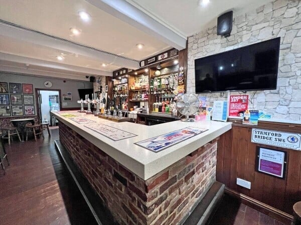 WEST YORKSHIRE - PUB IN POPULAR MARKET TOWN Photo 2