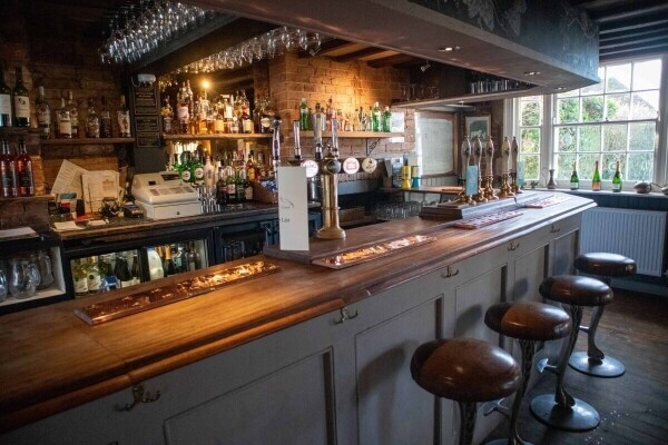 A charming and well presented village pub and restaurant that has bags of potential for a chef patro Photo 2