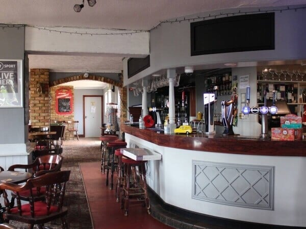CAMBRIDGESHIRE - FREEHOUSE WITH CAR PARK Photo 2