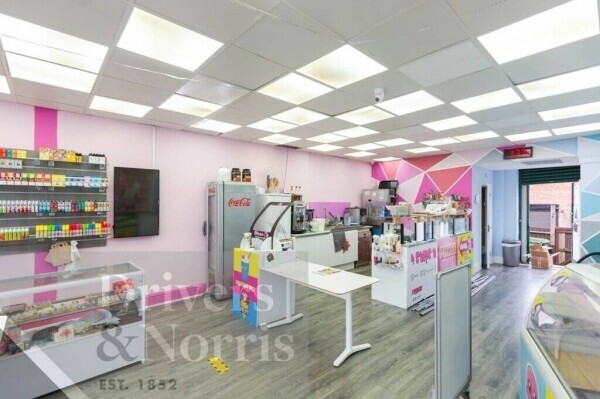 Leasehold Dessert and Vape Shop in North London Photo 2