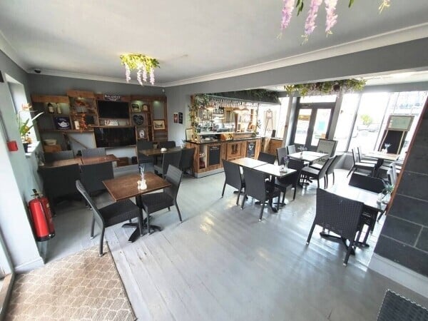 STUNNING TEA ROOMS/BISTRO/CAFÉ WITH FULL A3 & ALCOHOL LICENCE Photo 2