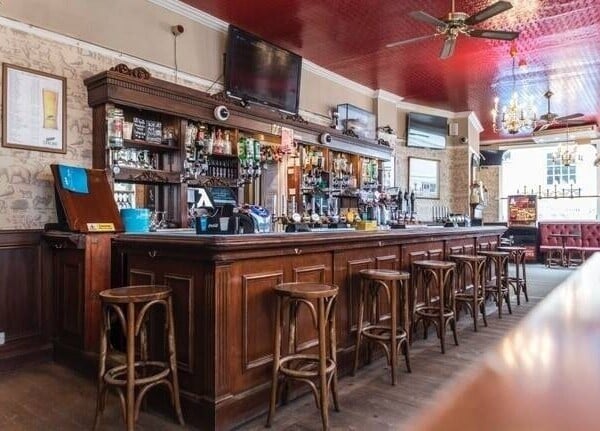 NORFOLK COAST - EXTRMELY PROFITABLE SEAFRONT PUB AND RESTAURANT WITH FOUR LETTING BEDROOMS Photo 2