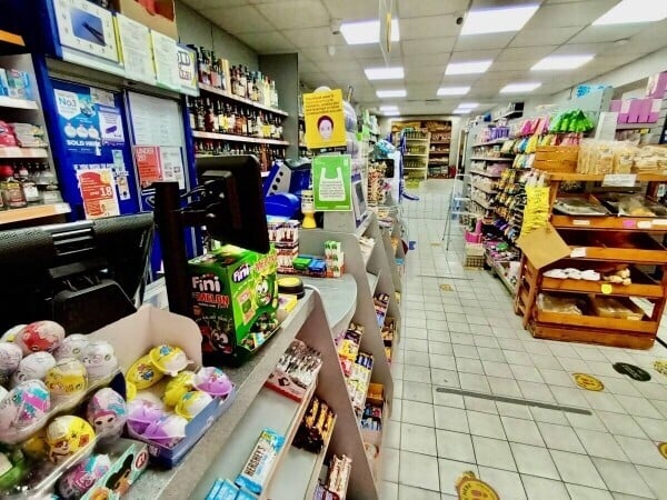 Convenience Store / Off-License For Sale in Finsbury Park Photo 1
