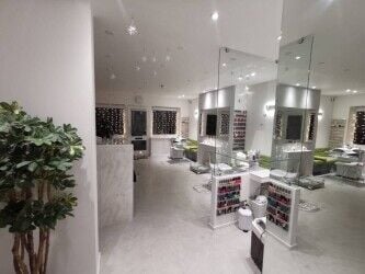 Fully Equipped Nail & Beauty Salon &ndash; Central Eastbourne | 70 m&sup2; Premises &bull; 1 min from Station