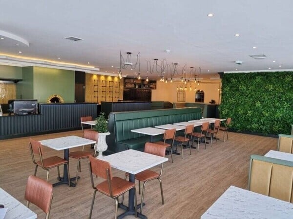 Fantastic Coffee Shop/ Restaurant opportunity within busy shopping centre Photo 2
