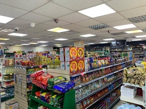 HIGHSTREET, NEWLY FITTED, BIG SHOP! PRIME LOCATION POTENTIAL TO INCREASE SALES! Photo 2