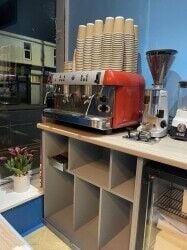 Sandwich cake coffee bar for sale leaseholder