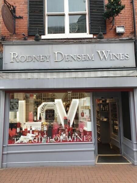 AN AWARD-WINNING WINE MERCHANT Photo 1