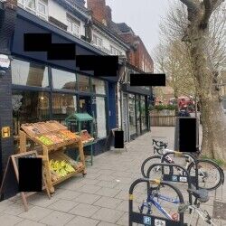 Green Grocer / Coffee shop, high-end retail. Amazing location. Photo 2