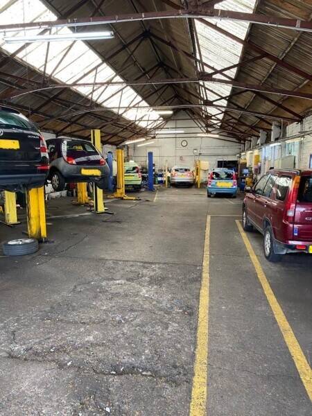 ESTABLISHED MOT & SERVICE CENTRE IN PORTSLADE, BRIGHTON, EAST SUSSEX Photo 2