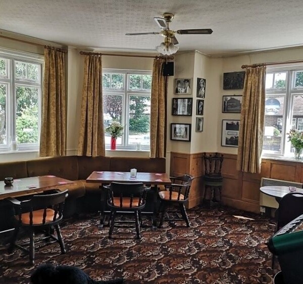 Extremely Well Established Pub With Live Music For Sale Photo 2