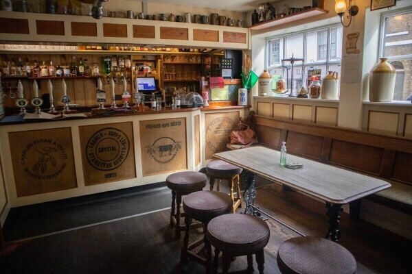 HERTFORDSHIRE - TOWN CENTRE FREE HOUSE & BREWERY Photo 2