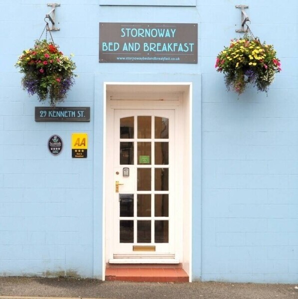 Highly Attractive 8-Bedroom Guest House and Self-Catering Unit Set in Stornoway Photo 2