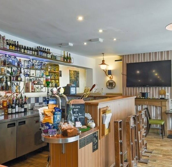 STAFFORDSHIRE - WELL APPOINTED CAFÉ AND WINE BAR IN SOUGHT AFTER TOWN, HIGH STREET LOCATION Photo 2