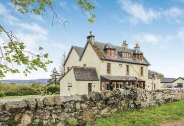 Profitable and Attractive 7-Bedroom Hotel in a Wonderful Trading Location Photo 2