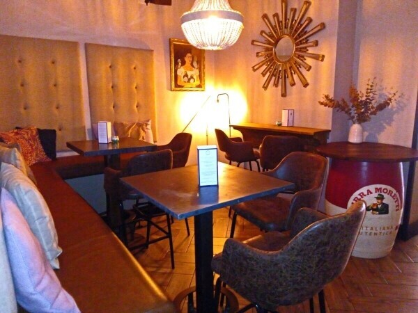 STAFFORDSHIRE – CRAFT BEER AND GIN BAR IN PRIME TOWN CENTRE POSITION Photo 2