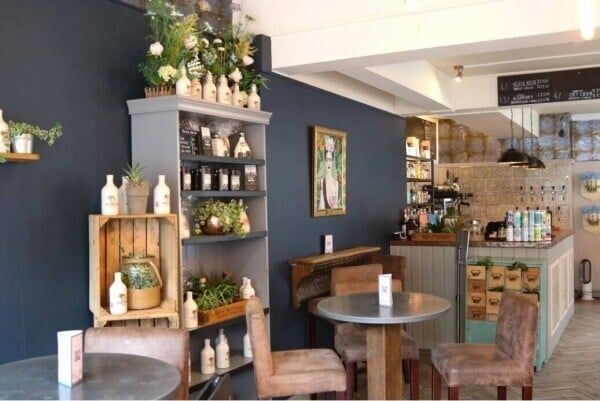 STAFFORDSHIRE – ARTISIAN GIN AND BEER BAR Photo 2