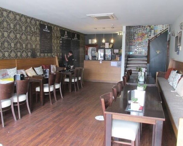 CHARMING LEASEHOLD MICROPUB Photo 2