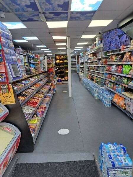 Off licence London big shop tobacco wines spirit Goldmine Photo 2