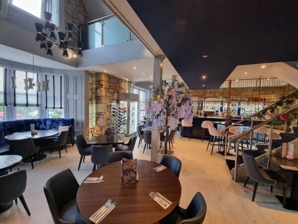 Stunning and recently refurbished (£250k spend) Restaurant & Bar Opportunity in Newton Mearns Photo 2