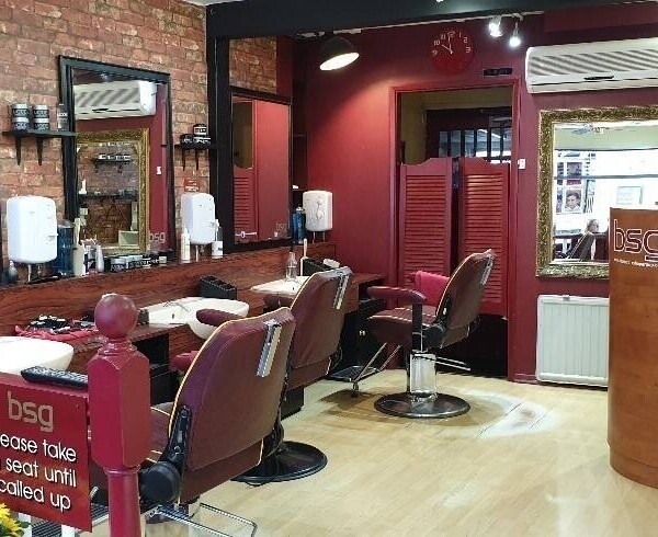 TRADING 35 YEARS! POPULAR BARBERS SHOP in historic market town of Princes Risborough, Bucks. Photo 2