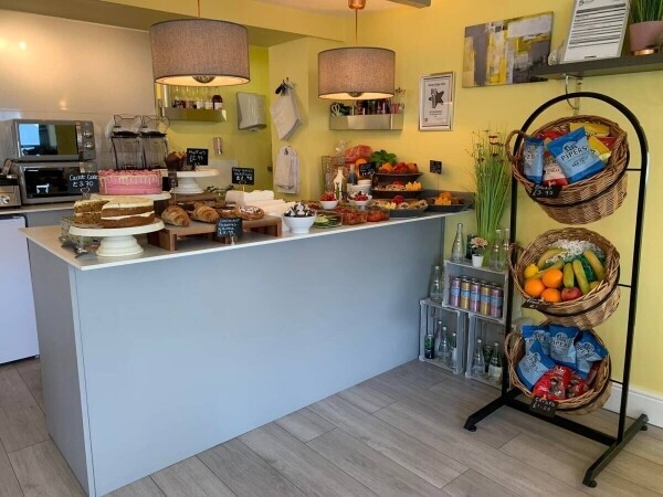 Day Time Licensed Café & Coffee Shop In Lyme Regis, Dorset Photo 2