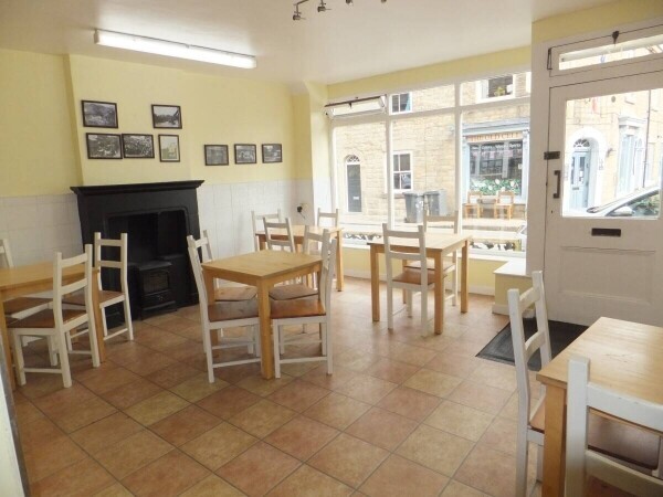 TOWN CENTRE BUSINESS PREMISES WITH TWO BED FLAT - PRETTY LOCATION NEAR BUXTON - NO VAT! Photo 2