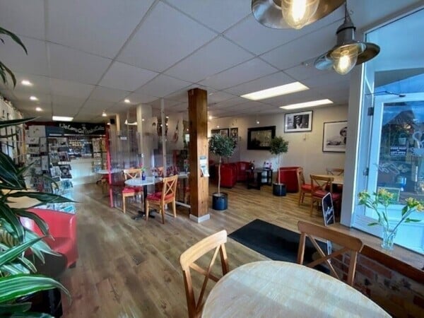 STYLISH CAFE BAR, TOWN CENTRE, BARMOUTH FOR SALE Photo 2