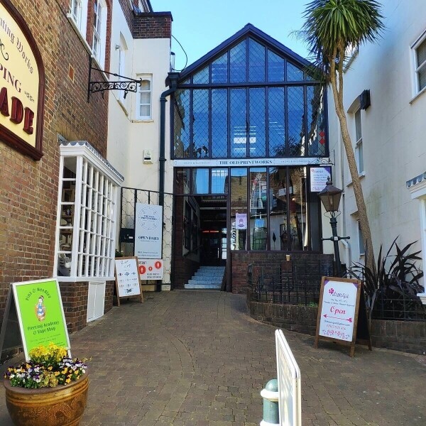 Leasehold Clothing & Accessories Business In Arundel West Sussex Photo 1