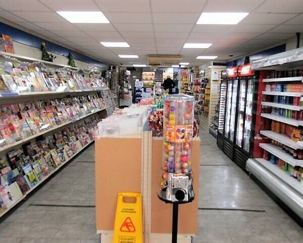 LEASEHOLD NEWS/CON/TOB/CARDS/OFF LICENCE Photo 2