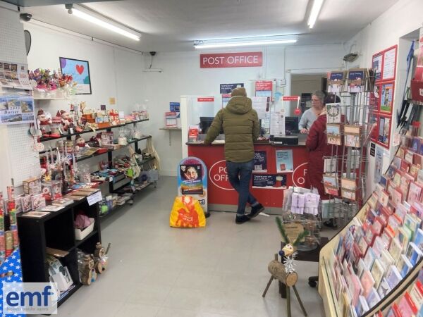 POST OFFICE, STATIONERY, CARDS, CAFÉ AND POTTERY PAINTING STUDIO Photo 2