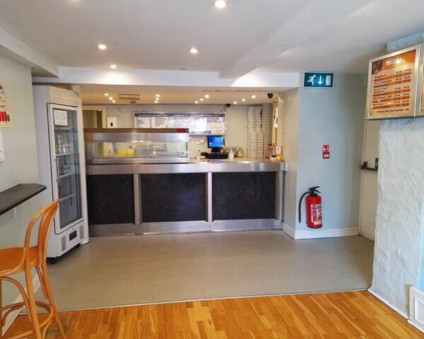 CARMARTHENSHIRE - FISH & CHIP TAKEAWAY & LICENSED RESTAURANT WITH NET PROFIT CIRCA £100,000 PER ANNU Photo 2