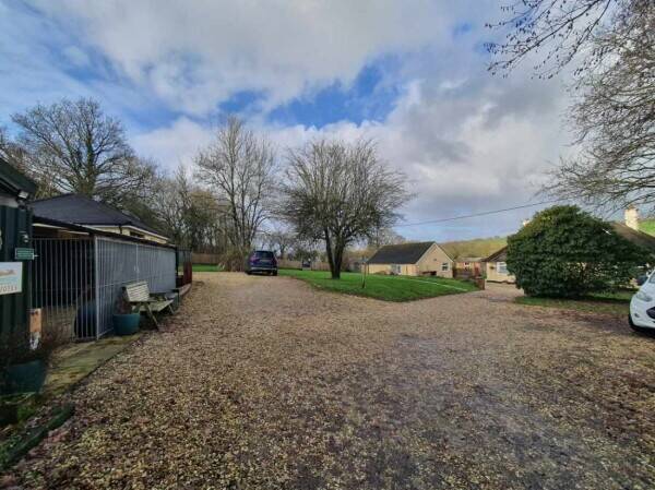 A wonderfully located kennels for sale Photo 2