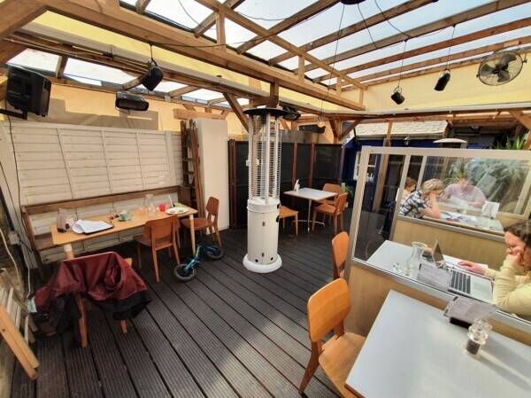 DAYTIME CAFÉ & COFFEE SHOP WITH A3 & ALCOHOL LICENCE Photo 2