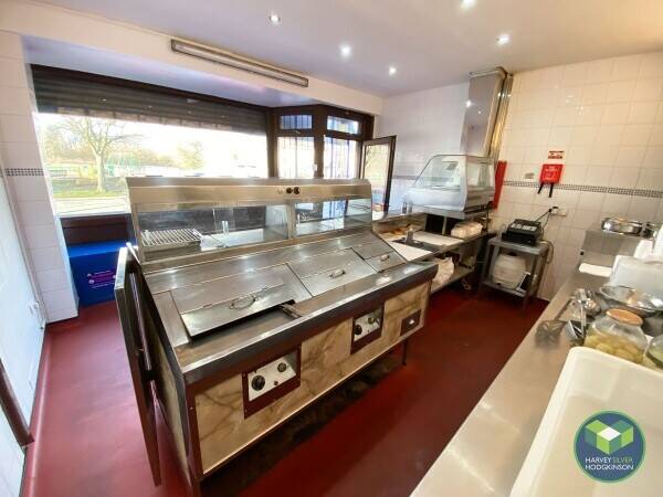 TRADITIONAL FISH & CHIPS: BURNLEY: Photo 2