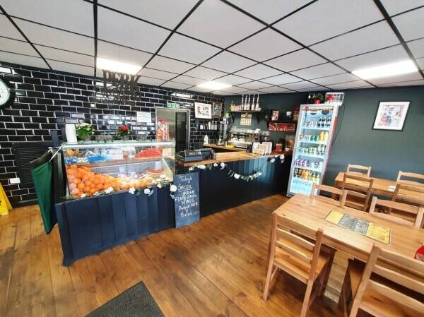 DAY TIME CAFÉ WITH 45 INTERNAL COVERS & 20 EXTERNAL COVERS Photo 2