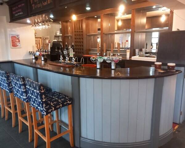WORCESTERSHIRE- RIVERSIDE PUBLIC HOUSE CLOSE TO SEVERAL CARAVAN HOLIDAY PARKS Photo 2