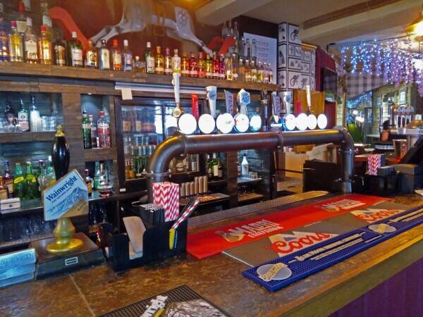 DERBYSHIRE - TOWN CENTRE PUBLIC HOUSE & RESTAURANT ON THE EDGE OF THE PEAK DISTRICT NATIONAL PARK Photo 2