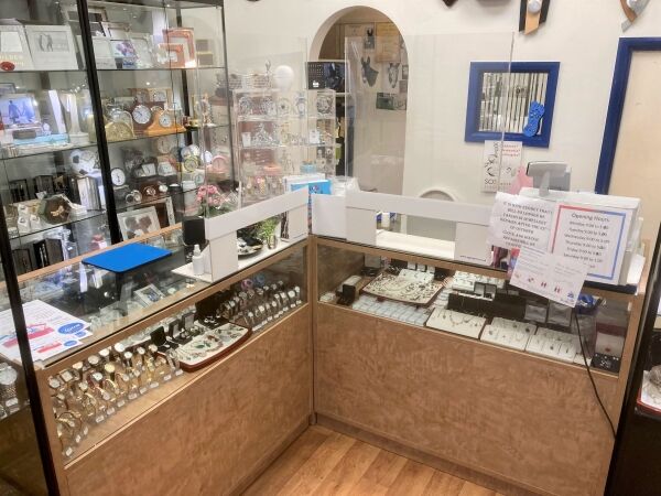 JEWELLERS, GIFTS & JEWELLERY REPAIRS Photo 2