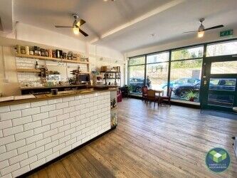 BAR/OFF LICENCE : MOSSLEY HILL : Photo 2