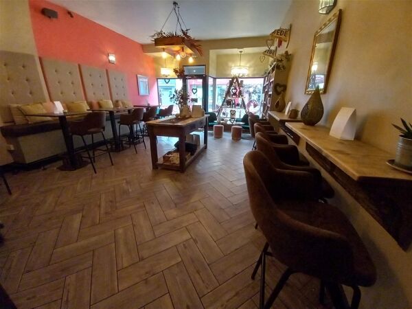 Licenced Trade, Pubs & Clubs For Sale in Stone Photo 2