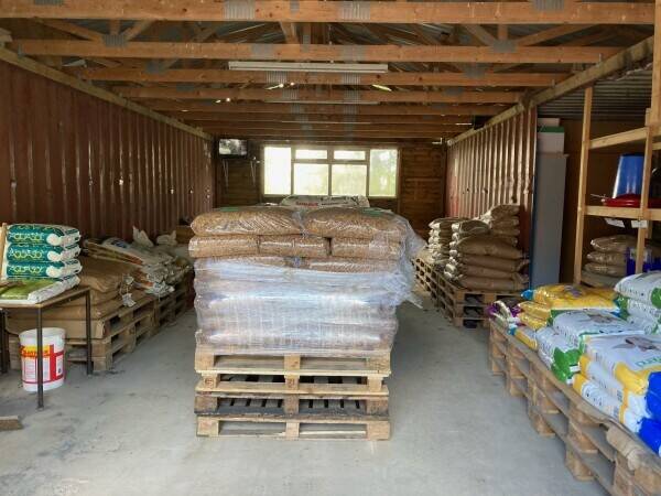 This is an excellent opportunity to acquire a well-established, animal feed and pet food retailer Photo 2