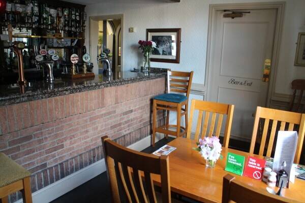 SOUTH STAFFORDSHIRE - OUTSTANDING VILLAGE FREEHOUSE Photo 2