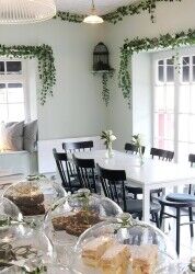TEMPLECOMBE SOUTH SOMERSET, SMART PATISSERIE/CAFE Photo 2