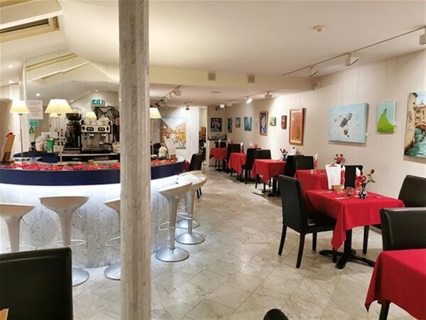 UNIQUE CAFÉ, RESTAURANT, BISTRO, ART GALLERY & MUSIC VENUE - SOMERSET Photo 2