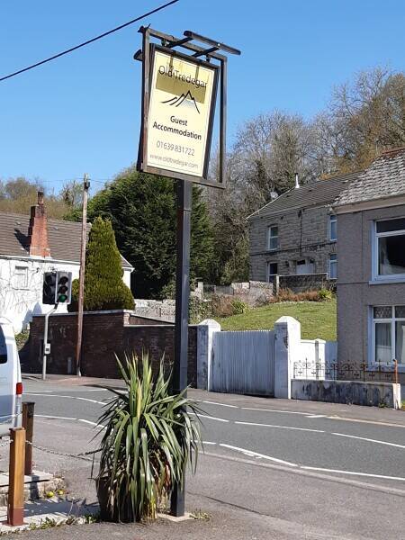SWANSEA VALLEY - CHARACTER COTTAGE STYLE SIX BEDROOM B&B - APPOINTED TO A VERY GOOD STANDARD Photo 2