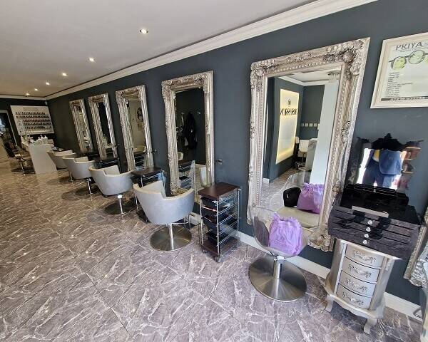 HAIR & BEAUTY SALON + 2-BED FLAT - BILLERICAY Photo 2