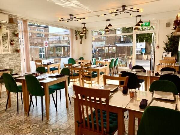 EXCEPTIONAL CAFÉ IN BUSY AFFLUENT VILLAGE LOCATION RUSTINGTON, WEST SUSSEX Photo 2