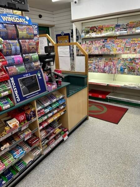 Traditional licenced convenience store located in the South Ayrshire town of Prestwick. (ref 1568) Photo 2